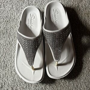 Skechers White Footbed Silver Sparkle Thong Sandals